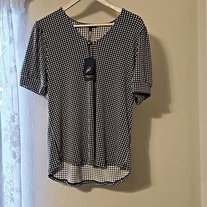 NWT Adrianna Papell V Neck Short Puff Sleve Top